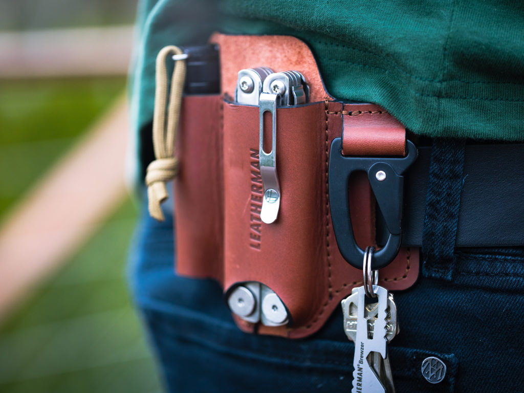 leatherman ainsworth edc sheath on belt in use